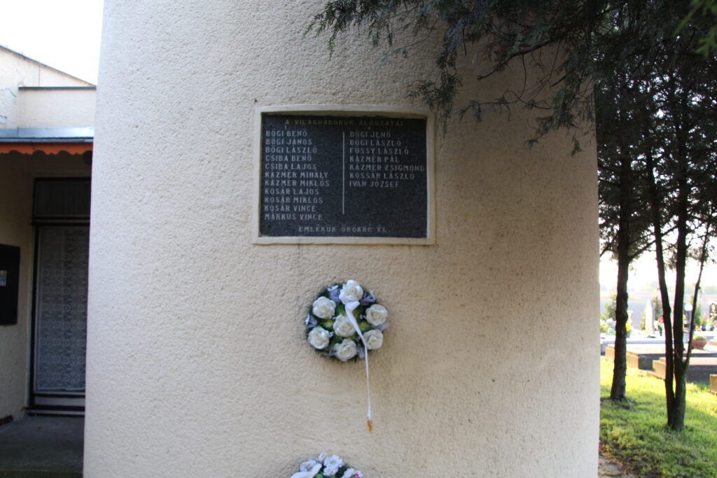 Az 1. és 2. világháború hőseinek emléktáblája