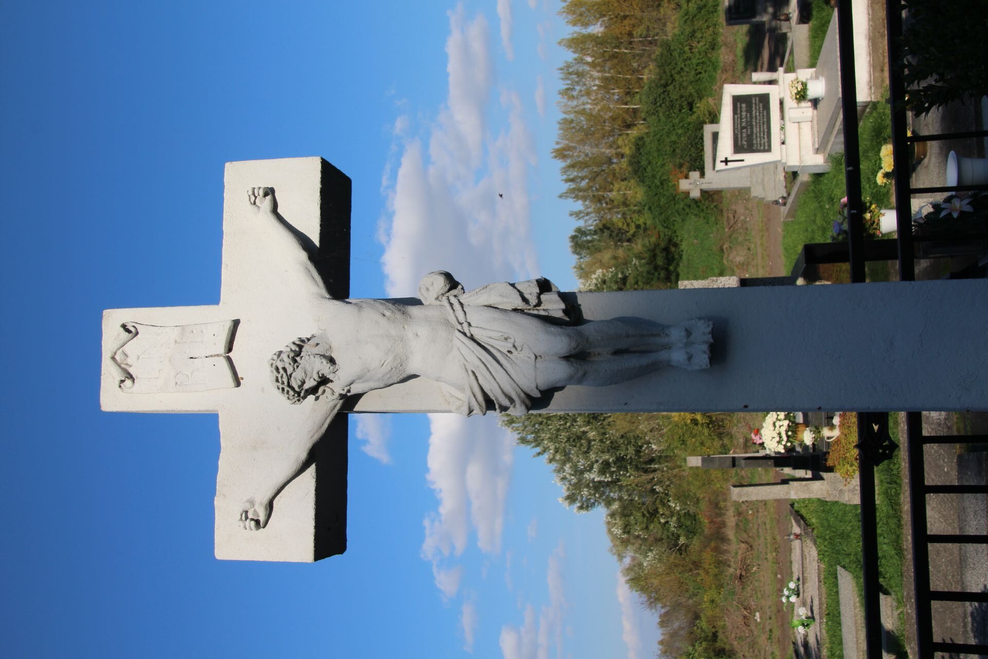 Az albári temető nagykeresztje