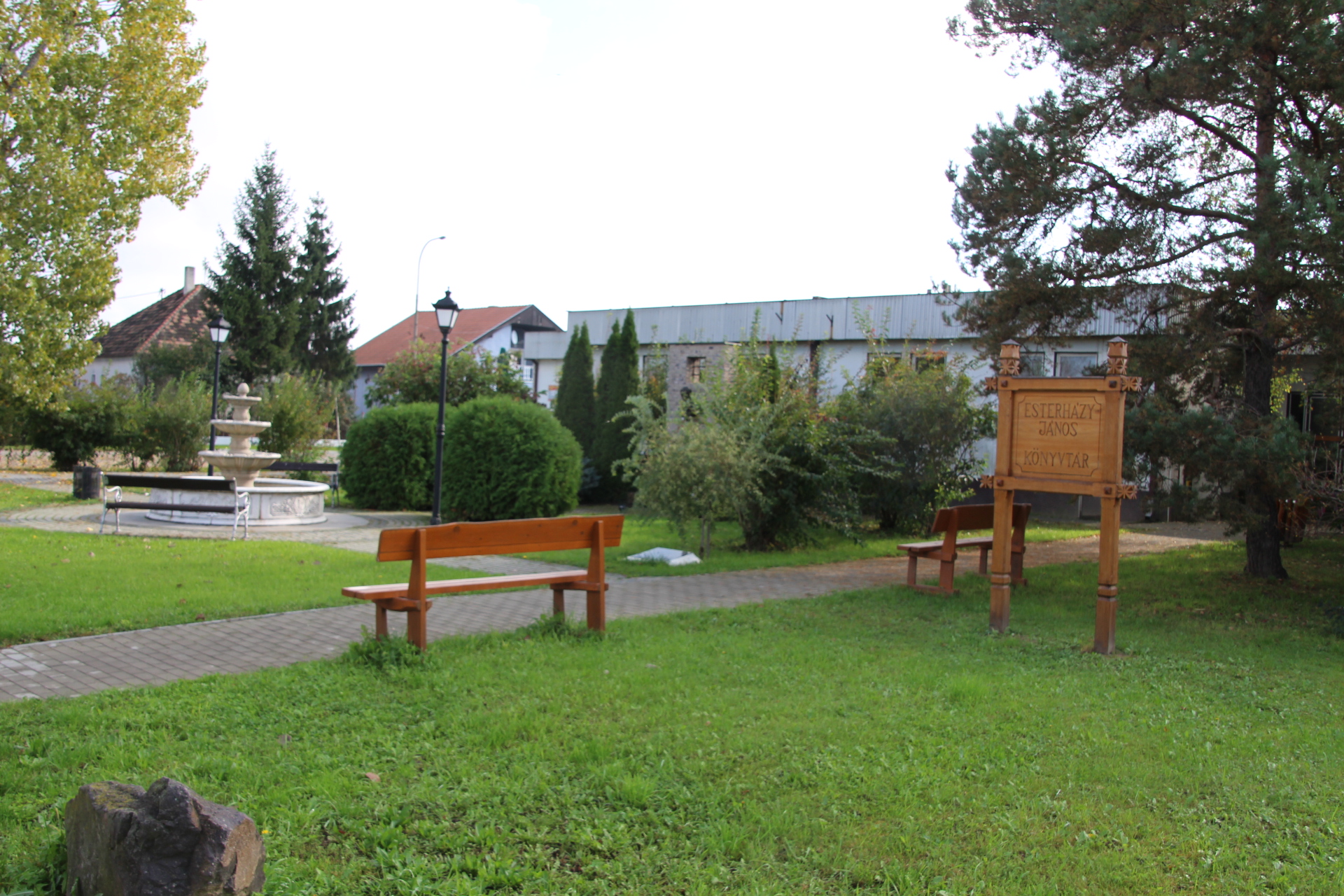 Esterházy emlékpark, emlékfa