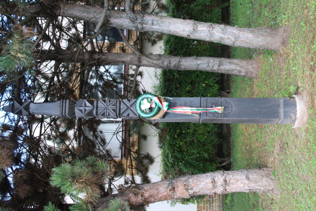 Kopjafa az erőszakkal elhurcolt családok emlékére