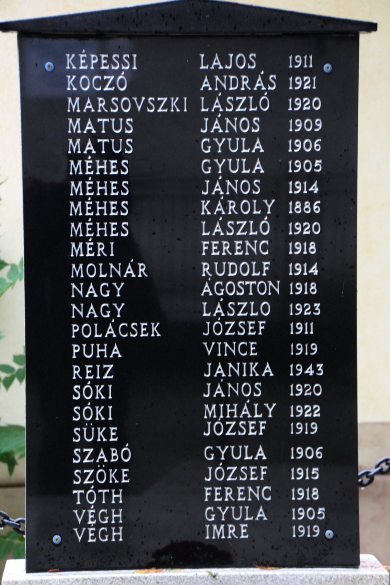 A 2. világháború hőseinek emlékműve