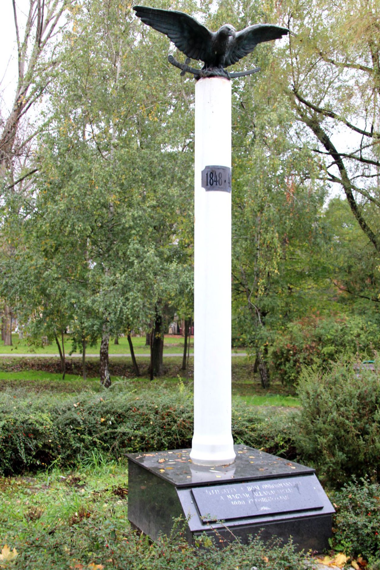 Az 1848-49-es forradalom és a magyar államalapítás emlékoszlopa