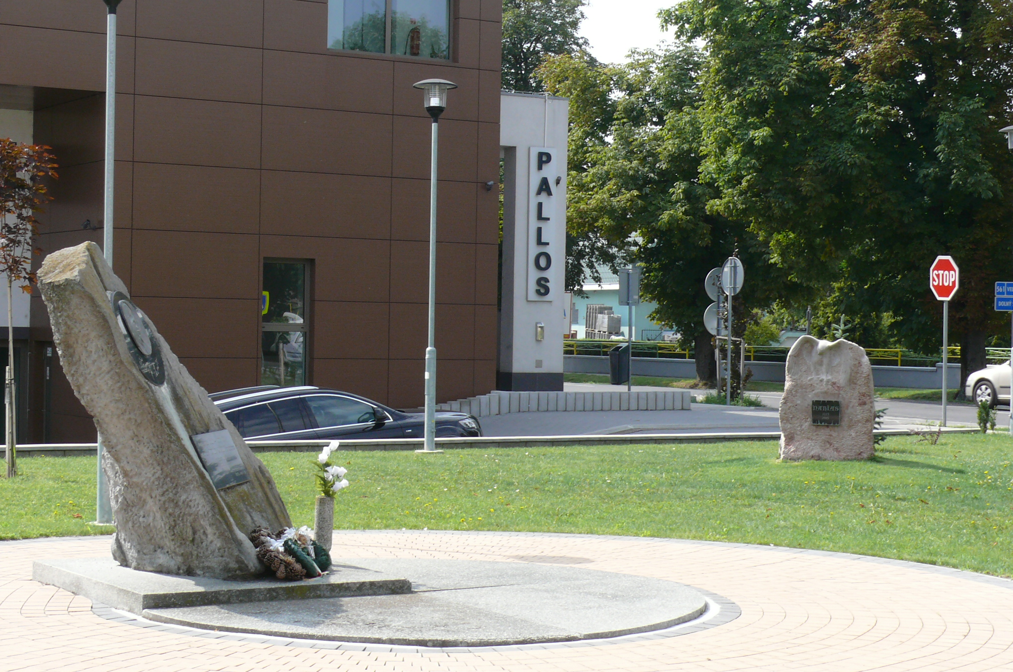 A falu első írásos említésének emlékműve