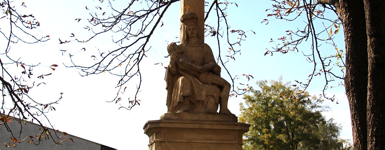 Hétfájdalmú Szűz Mária szobra