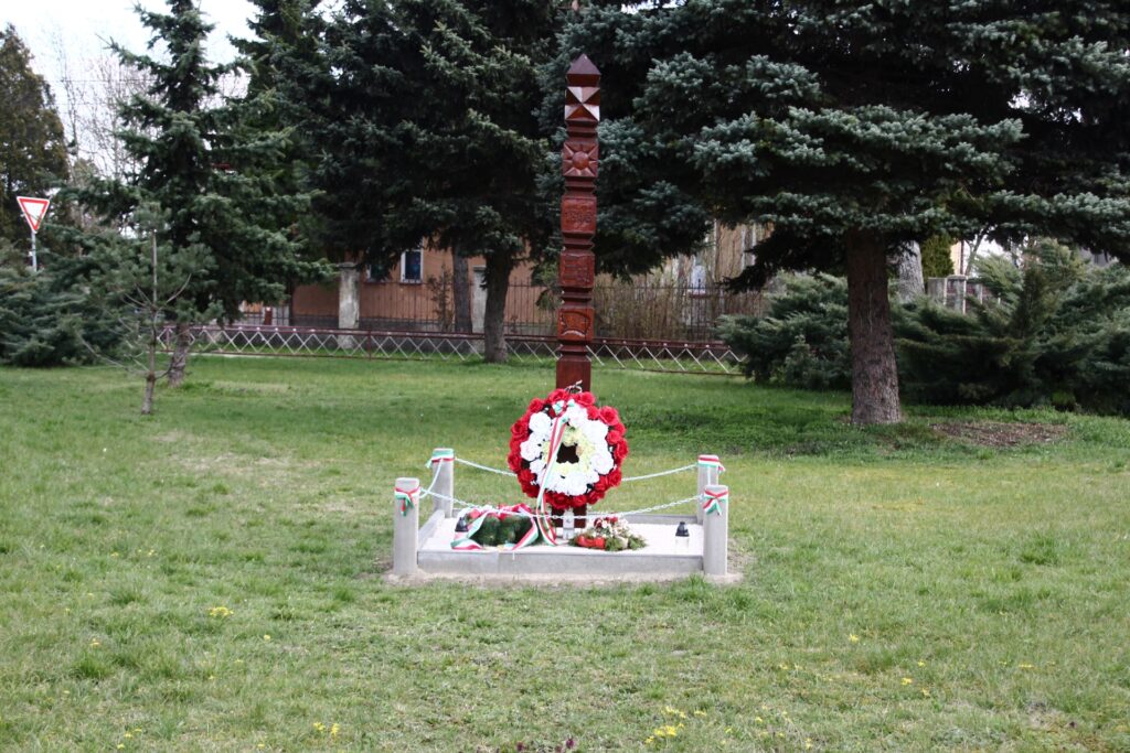 1848 hőseinek kopjafája