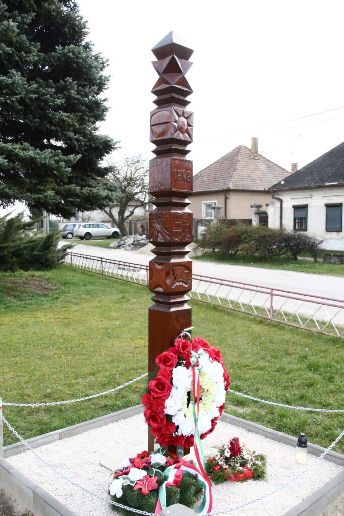 1848 hőseinek kopjafája