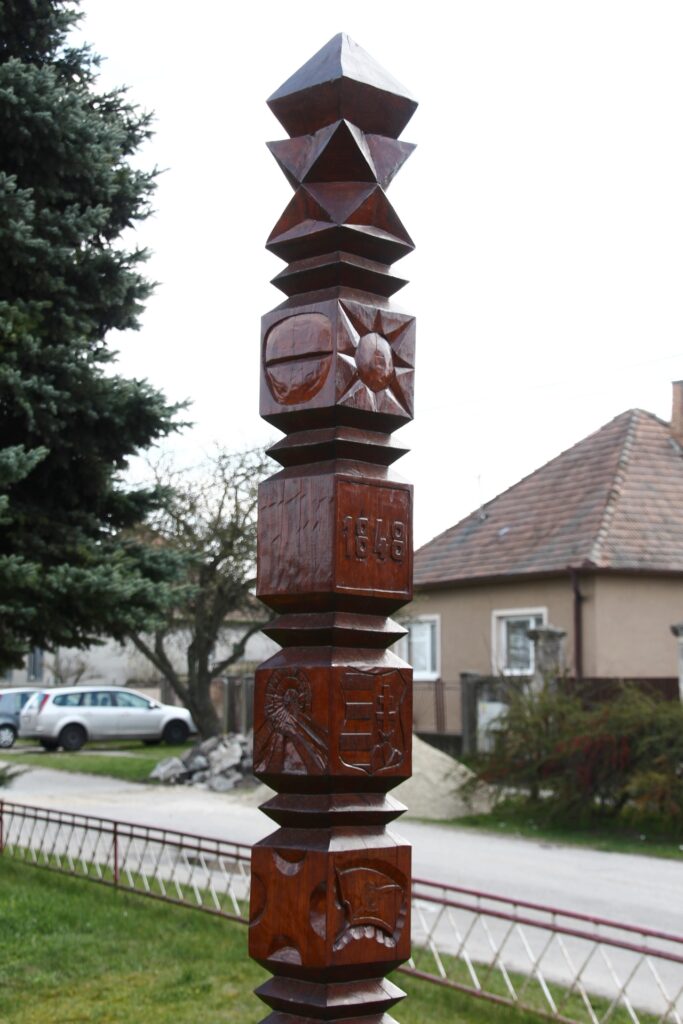 1848 hőseinek kopjafája