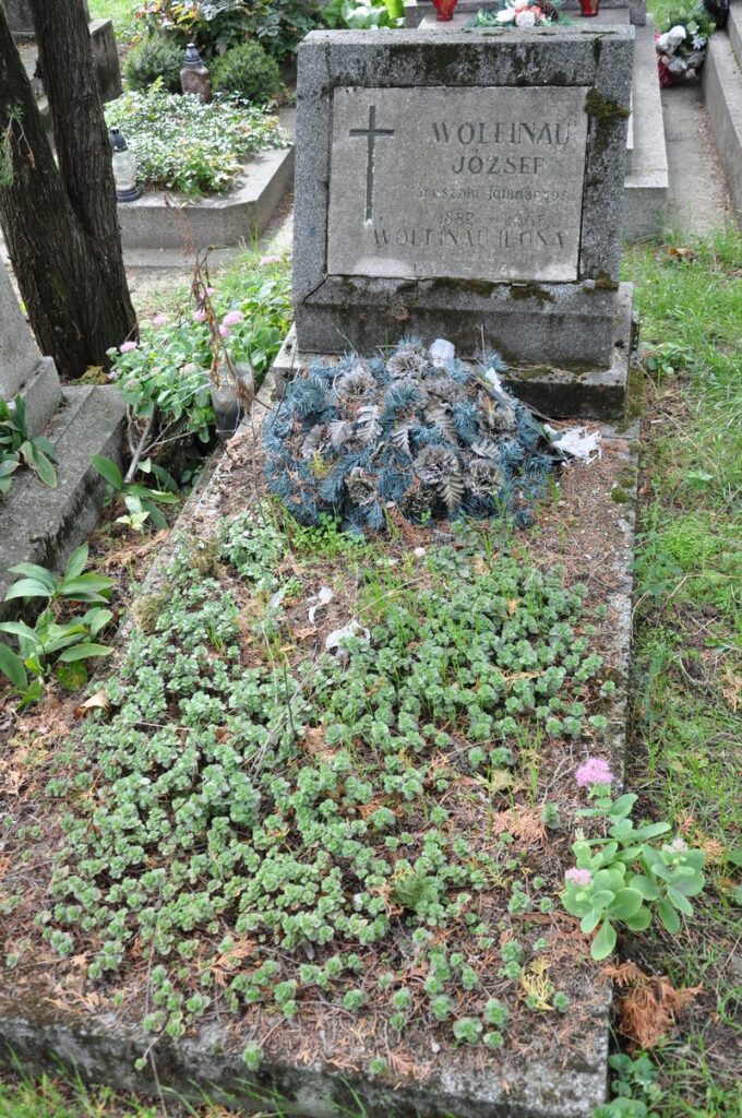 Wolfinau József és Ilona sírja