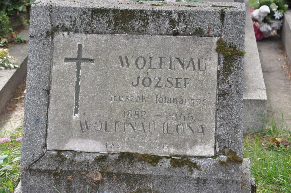 Wolfinau József és Ilona sírja