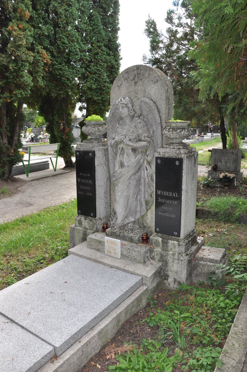 Wyberál József és fia, Gyula építészek sírja