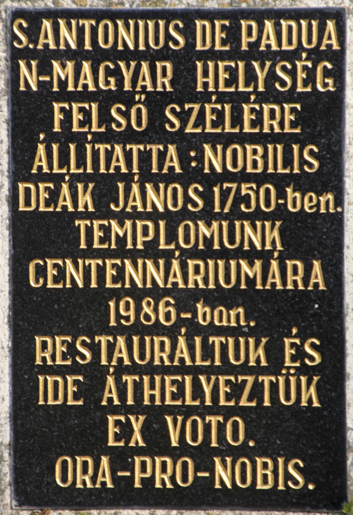 Páduai Szent Antal szobra