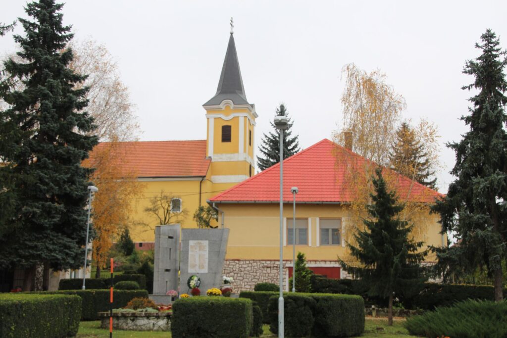 Az 1. és 2. világháborúban elesettek emlékműve