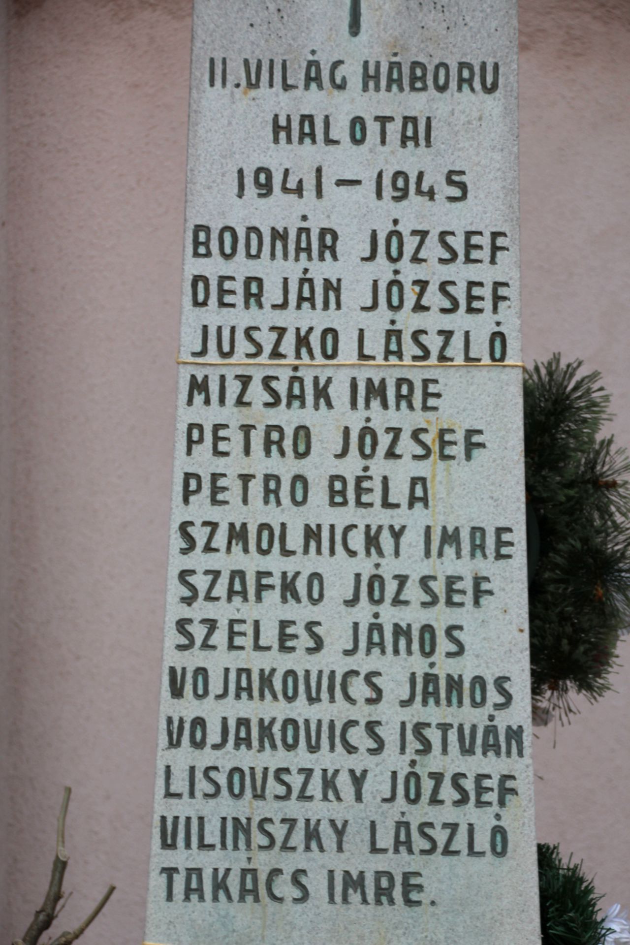 A 2. világháború hőseinek emlékműve