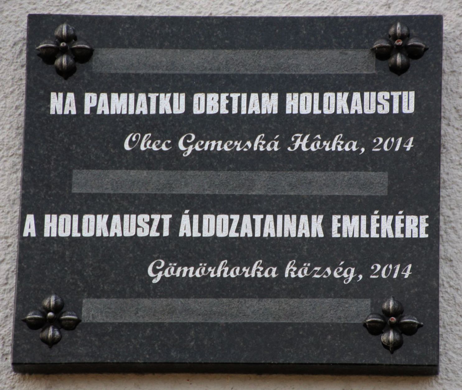 A holokauszt áldozatainak emléktáblája