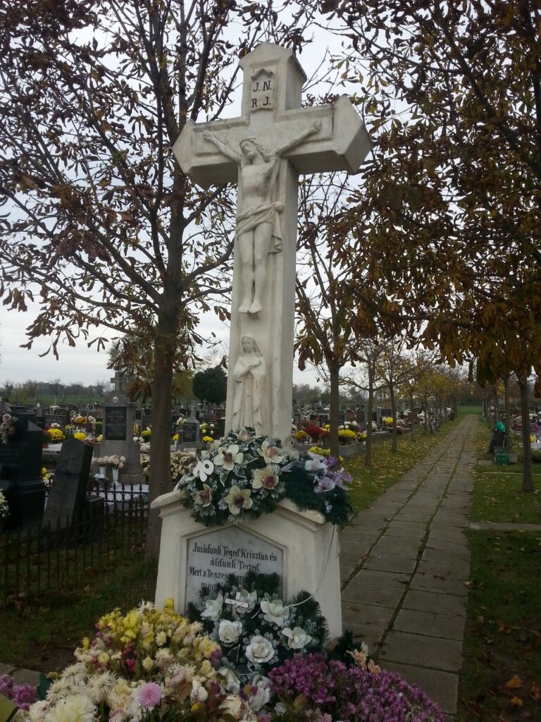 A bősi temető nagykeresztje