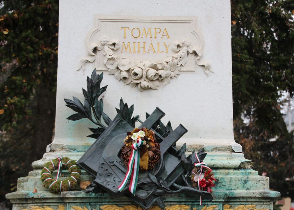 Tompa Mihály szobor