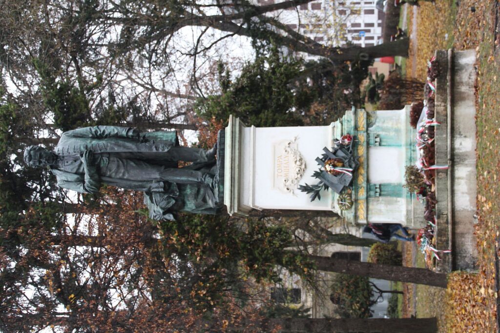 Tompa Mihály szobor