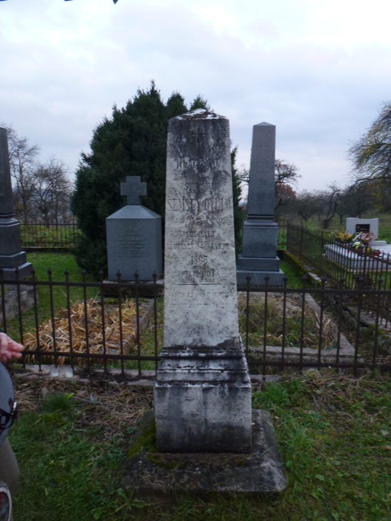 Zichy család sírjai Divényben