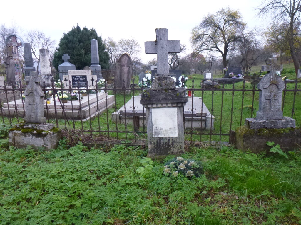 Zichy család sírjai Divényben