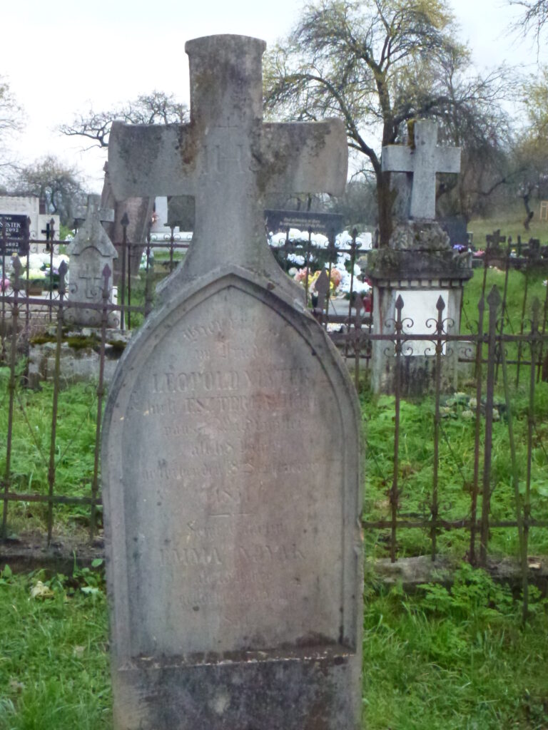 Zichy család sírjai Divényben