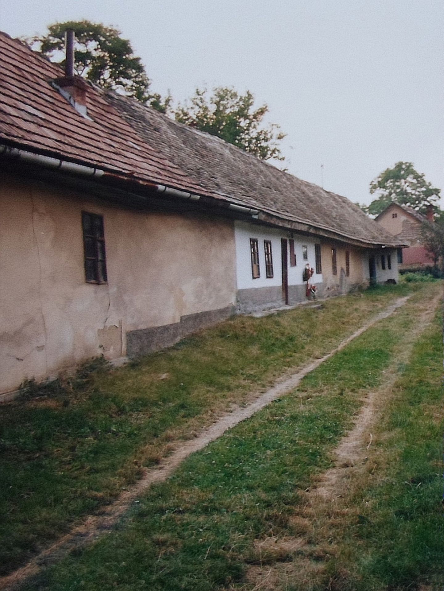 Bacskai Béla festőművész emléktáblája Persén