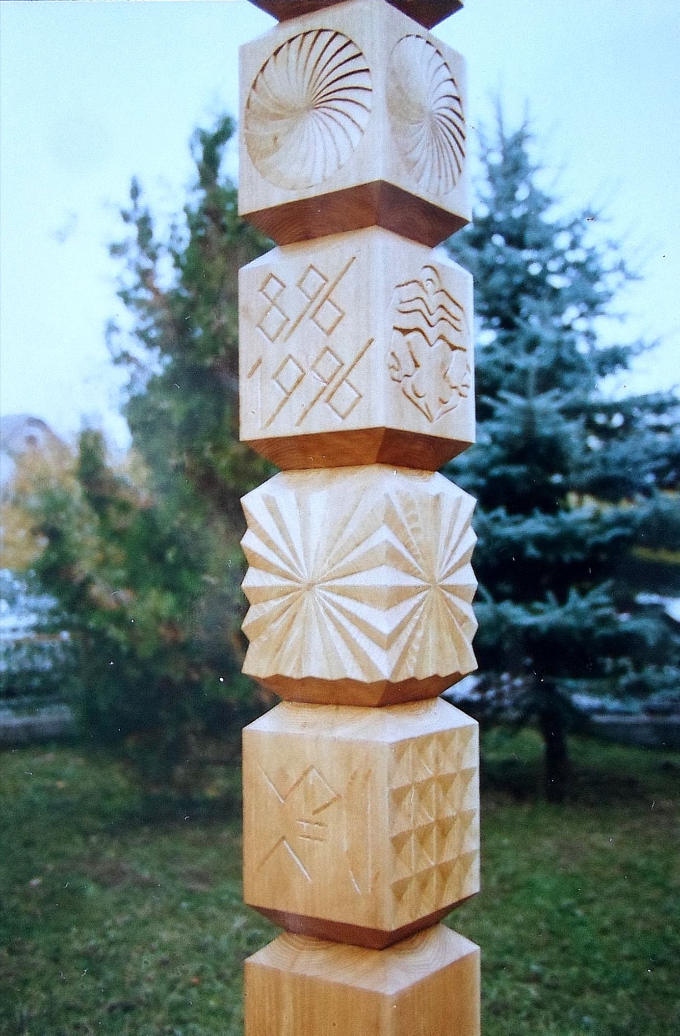 Honfoglalási kopjafa Persén