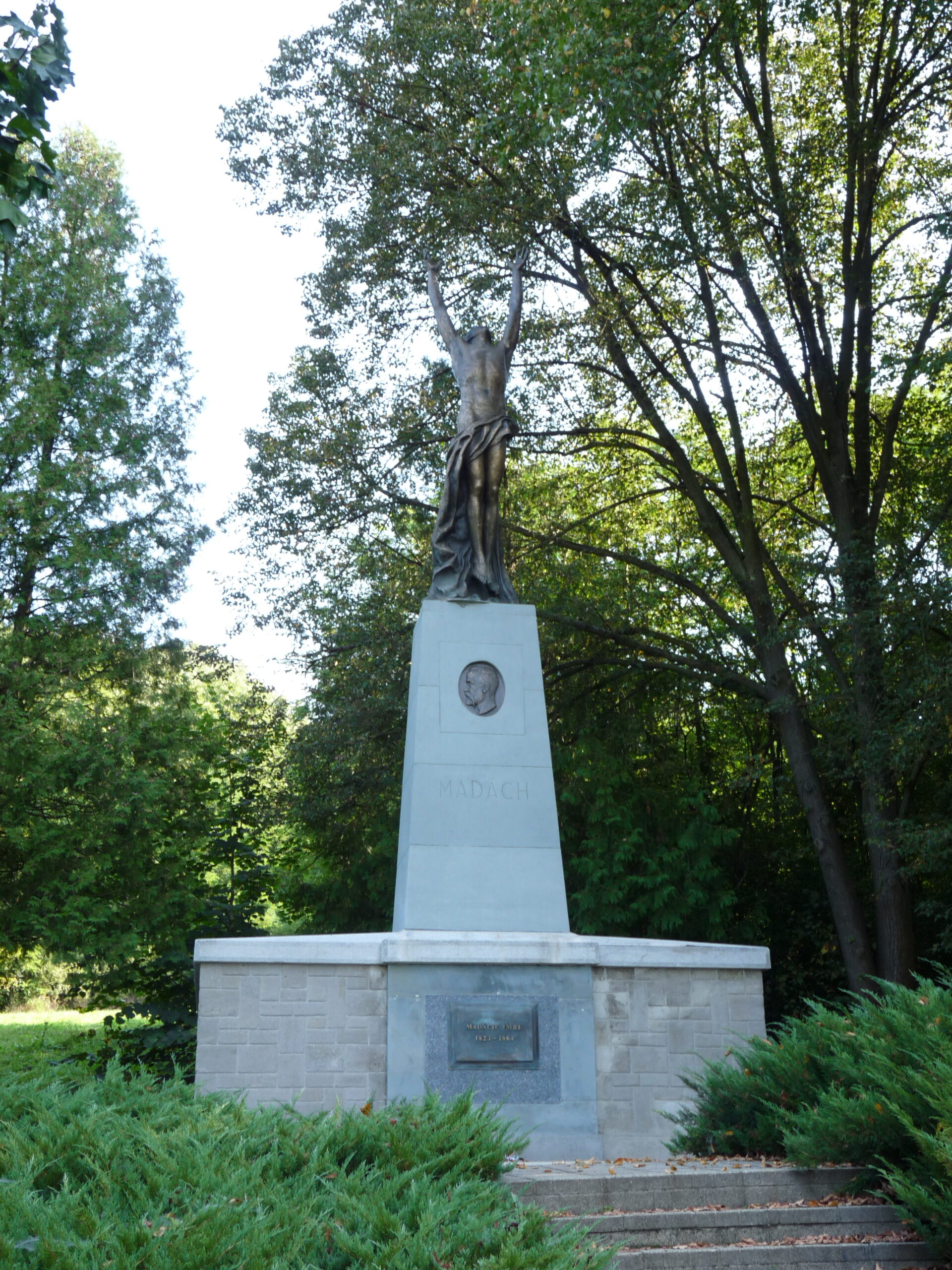 Madách Imre síremléke Alsósztregován