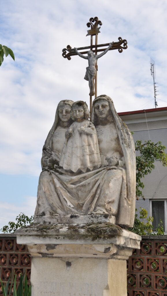 A nagyszarvai Jázus, Mária és Szent Anna-szobor