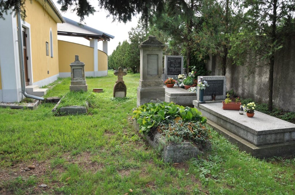 A nagyszarvai temető sírjai