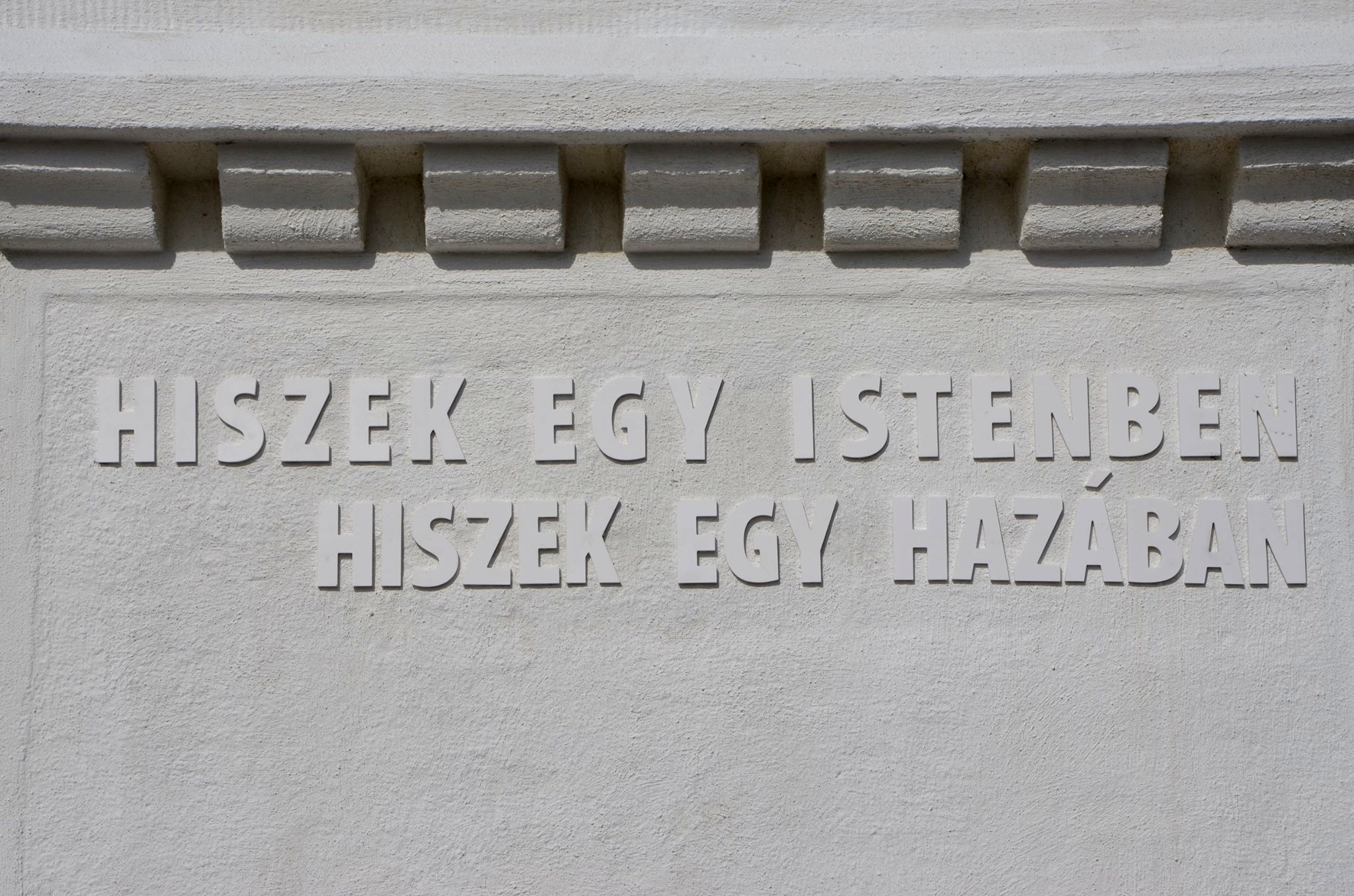 Hősök szobra Vágán