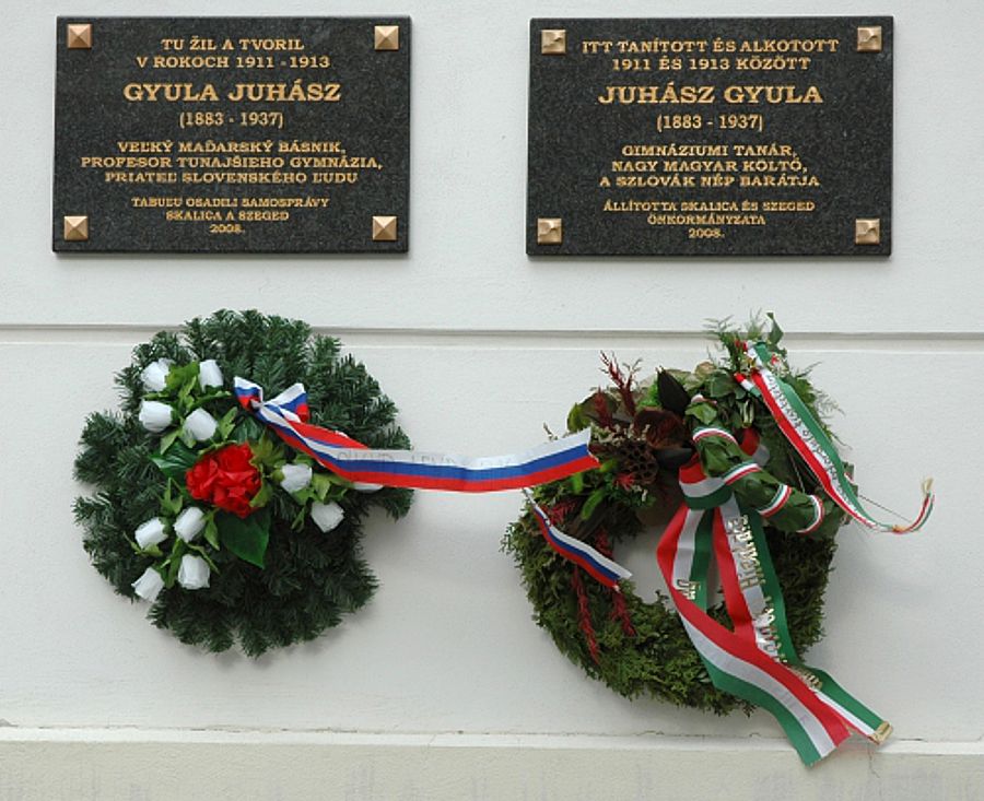 Juhász Gyula emléktáblája