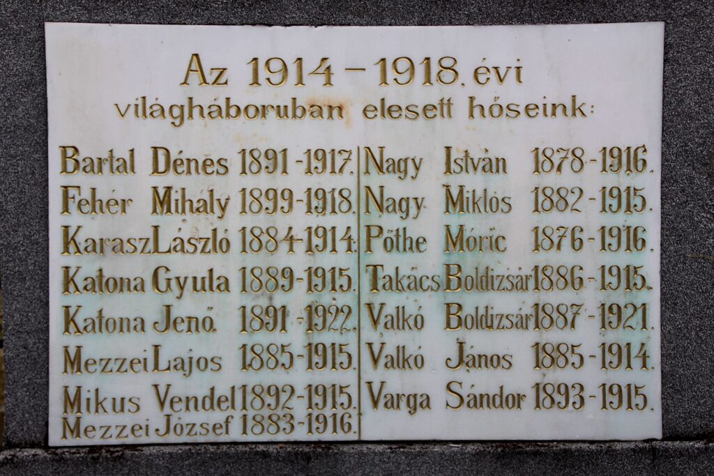 Az 1. és 2. világháború hőseinek emlékműve