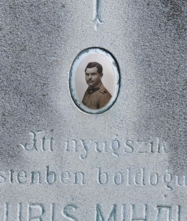 Duris Mihály pénzügyőr sírja Sülyben