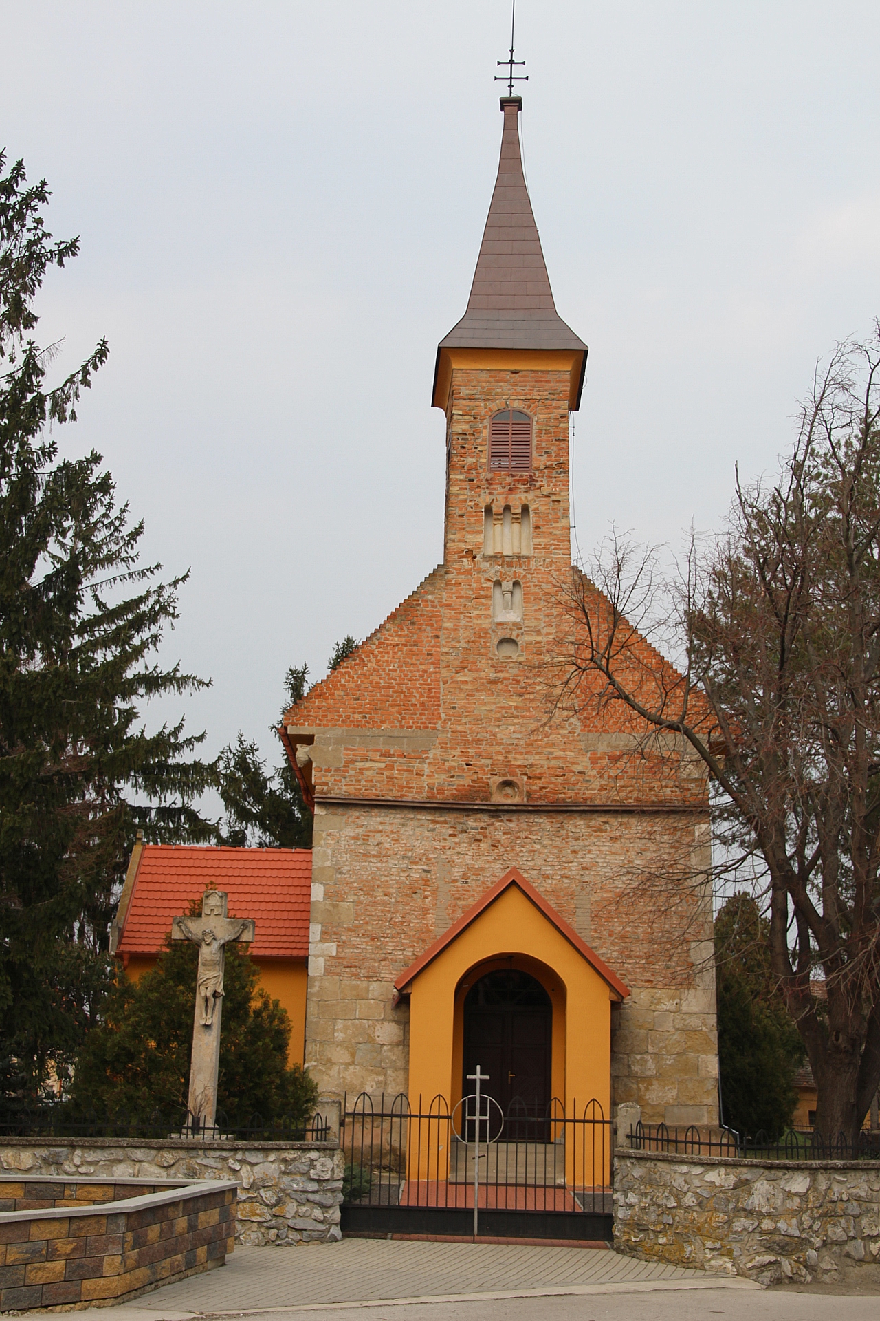 Szűz Mária tiszteletére emelt római katolikus templom