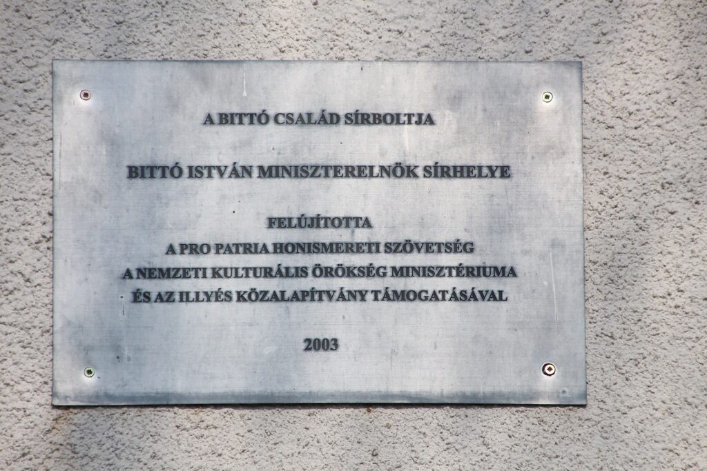 A Bittó család sírboltja