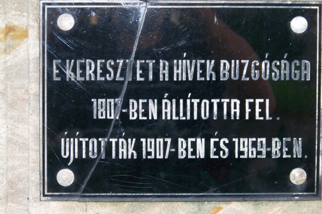 A farnadi katolikus temető központi keresztje