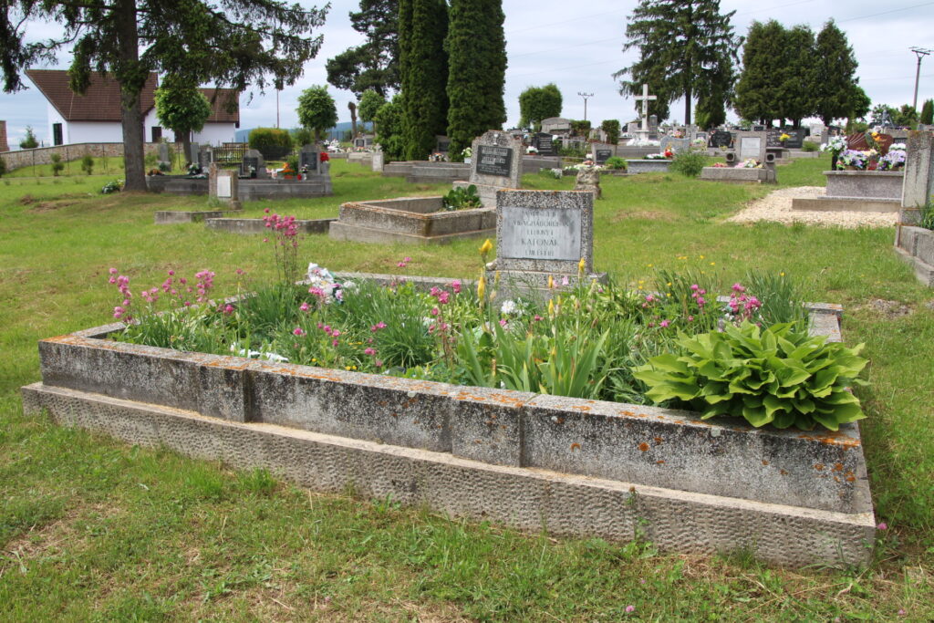 A második világháborúban elhunyt katonák sírja