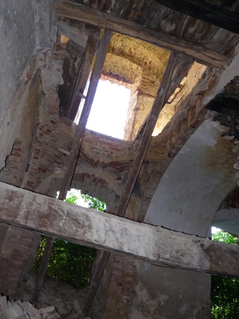 A máriacsalád-pusztai pálos templom és kolostor