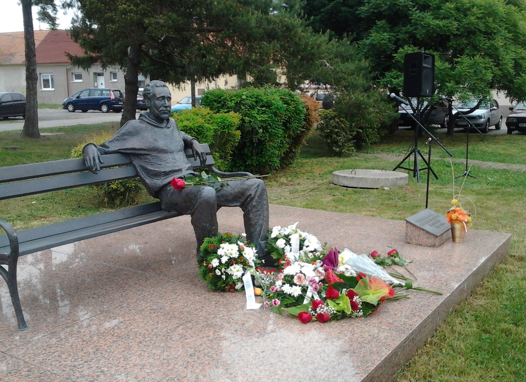 Talamon Alfonz író bronzszobra