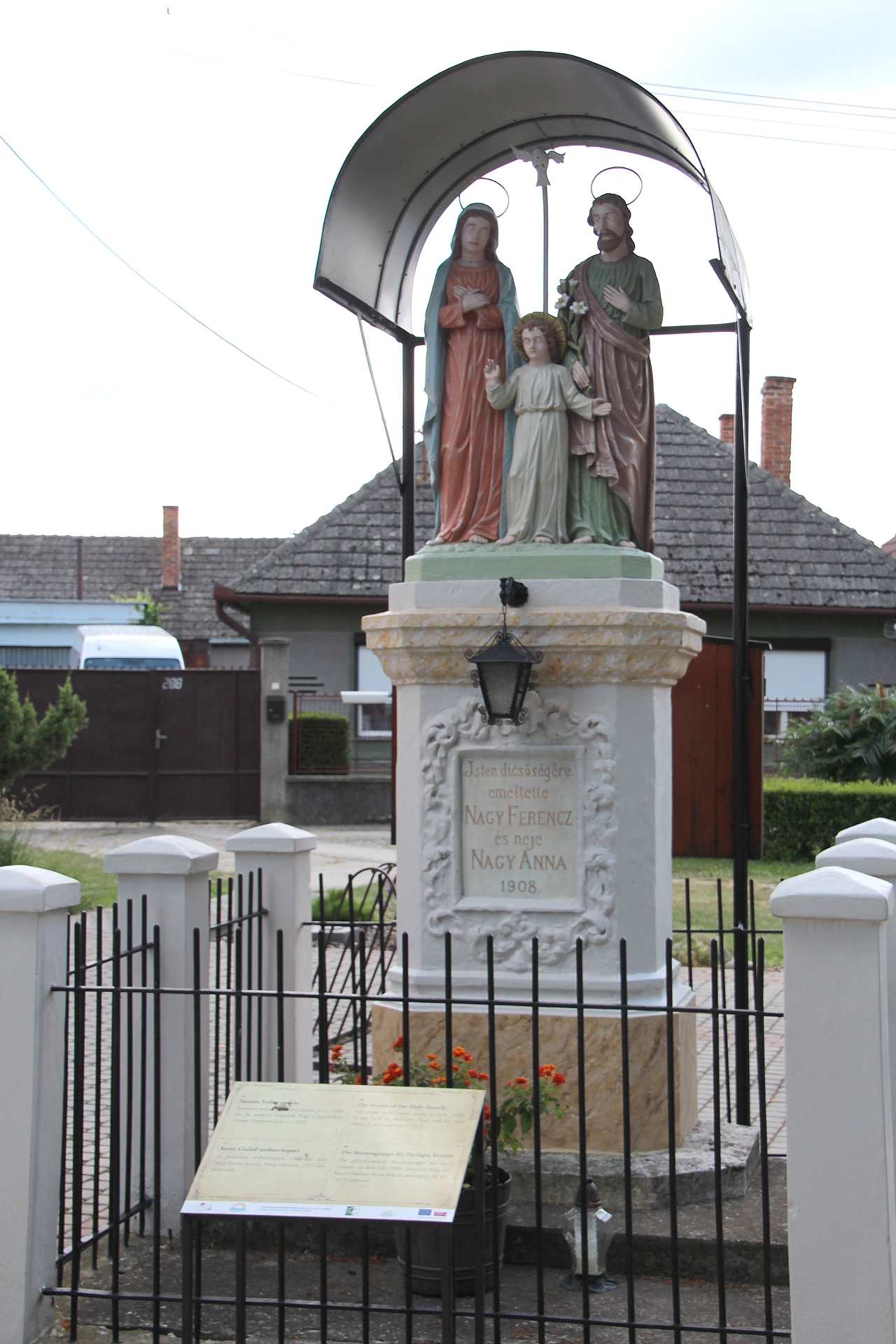 Szent család szobor