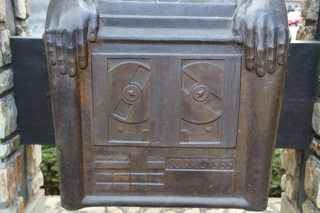 A halotti beszéd (Anonymus) szobra