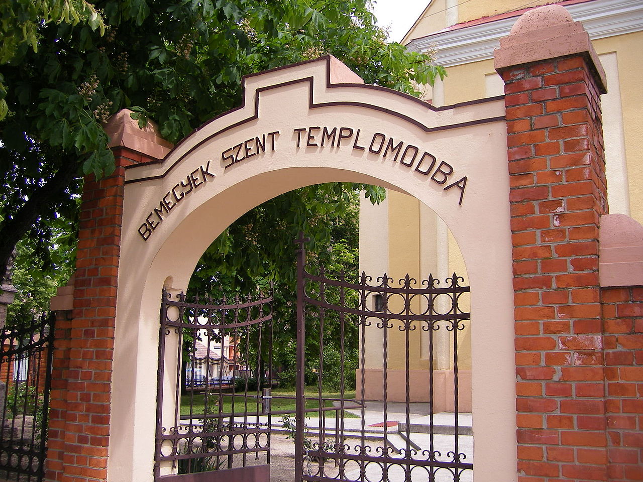 Szent József tiszteletére szentelt római katolikus templom