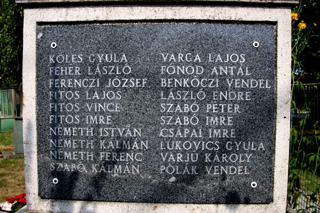 Az 1. és 2. világháború hőseinek emlékműve