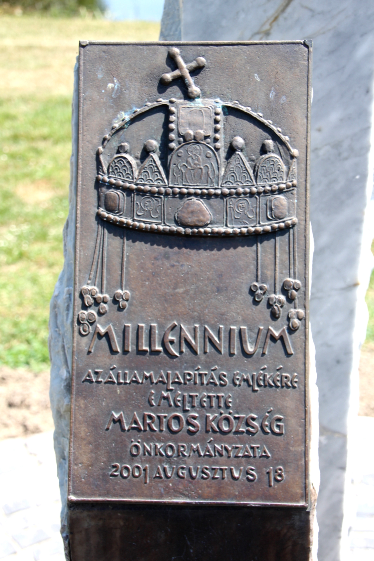 Millenniumi emlékmű és a falu első írásos említésének emlékműve