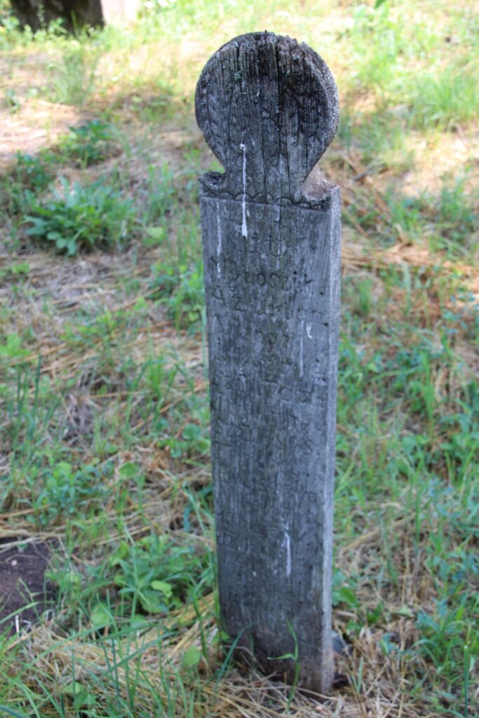 A martosi temető öreg sírjelei