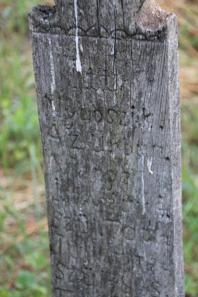 A martosi temető öreg sírjelei