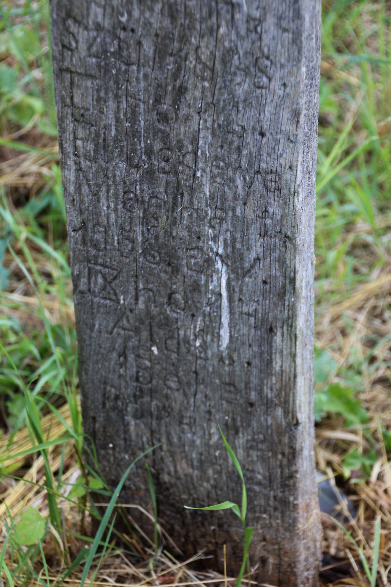 A martosi temető öreg sírjelei