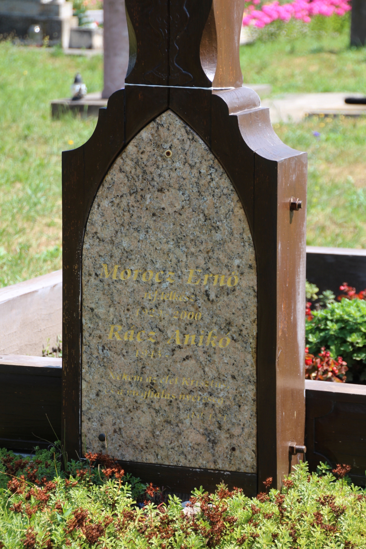 Mórocz Ernő református lelkész sírja