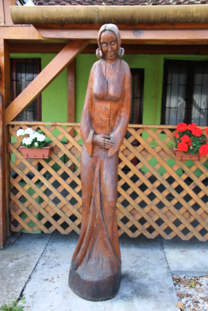 A Nemzetközi Fafaragó Tábor szobrai