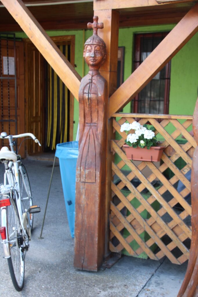 A Nemzetközi Fafaragó Tábor szobrai